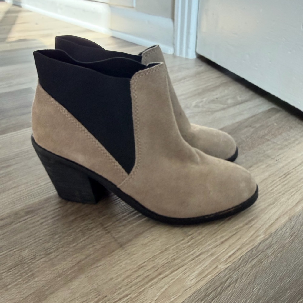 Stylish Tan and Black Women's Ankle Boots